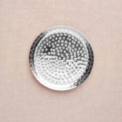 Deko-Teller Gehämmert Ø28cm ORIENTAL LOUNGE In Silber -Einrichtungsgeschäft butlers deko teller gehammert o28cm oriental lounge in silber 2